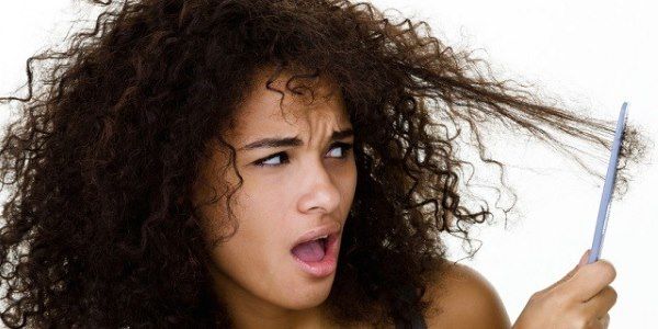 capelli crespi ricci