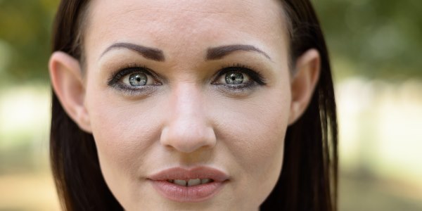 occhi sporgenti infossati trucco