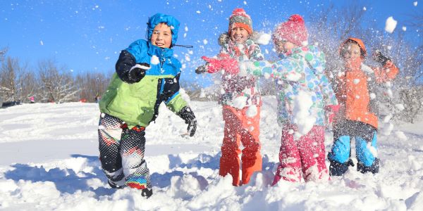bambini aria aperta inverno