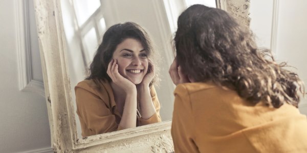 sorrisi sinceri stimolano relazioni sociali